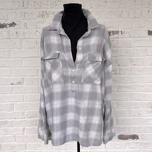 Old Navy boyfriend hi-lo button top shirt